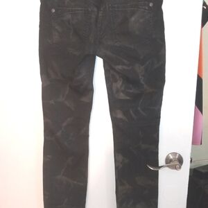 Express size 6 camo low rise straight leg jeans